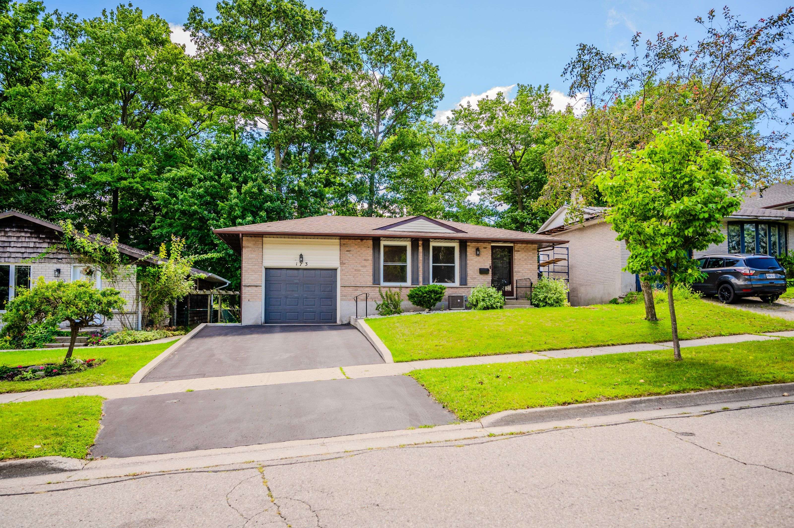 Kitchener, ON N2E 2B2,173 Southwood DR