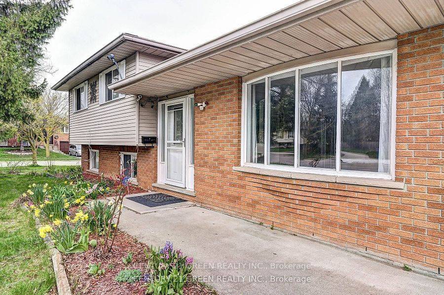 Kitchener, ON N2E 2X8,212 Rittenhouse RD