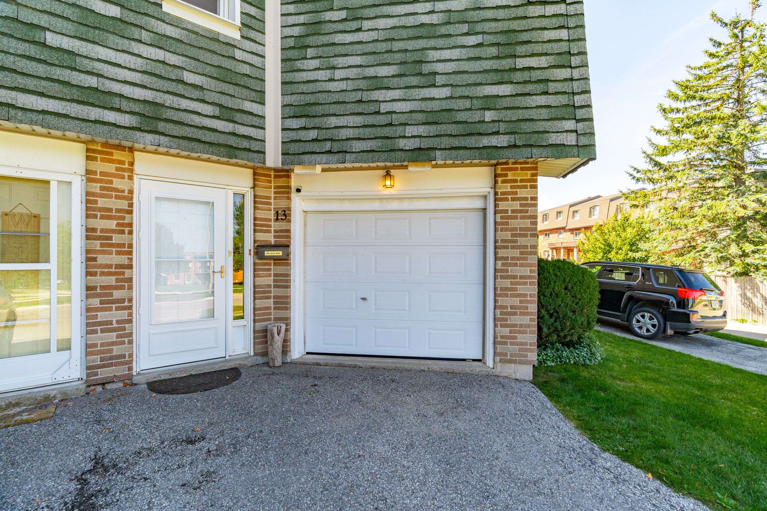 Kitchener, ON N2E 2G4,60 Elmsdale DR #13