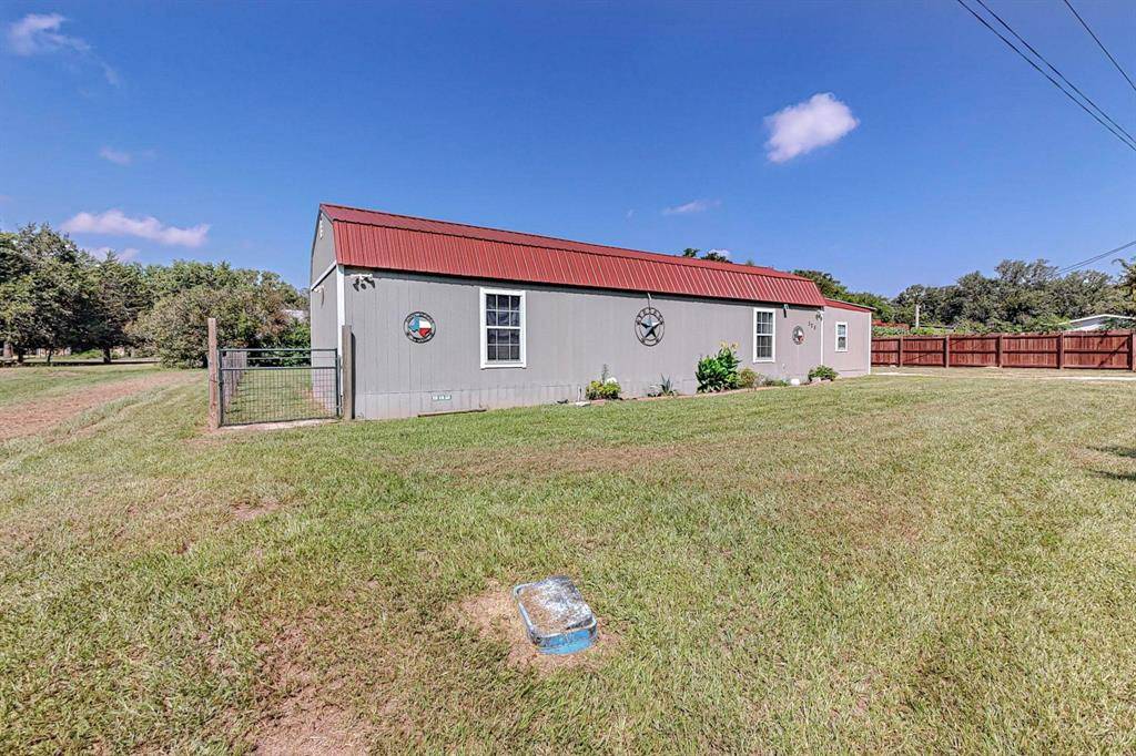 Streetman, TX 75859,325 Teakwood Avenue