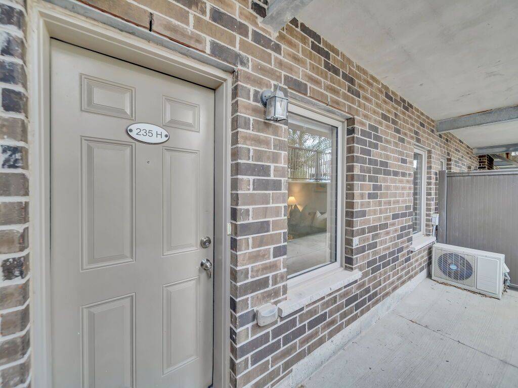 Kitchener, ON N2R 0E2,235 RACHEL CRES #H