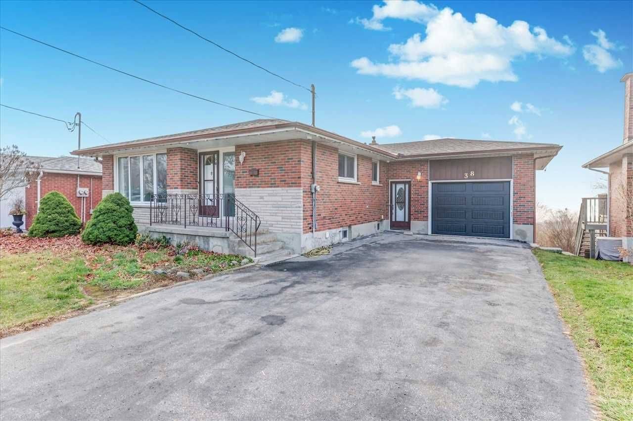 Oshawa, ON L1H 7C4,38 Grandview ST S