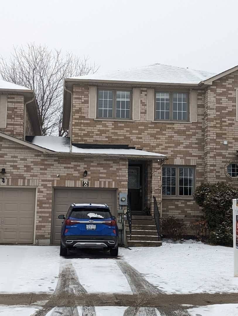 Barrie, ON L4N 8P6,6 Bruce CRES