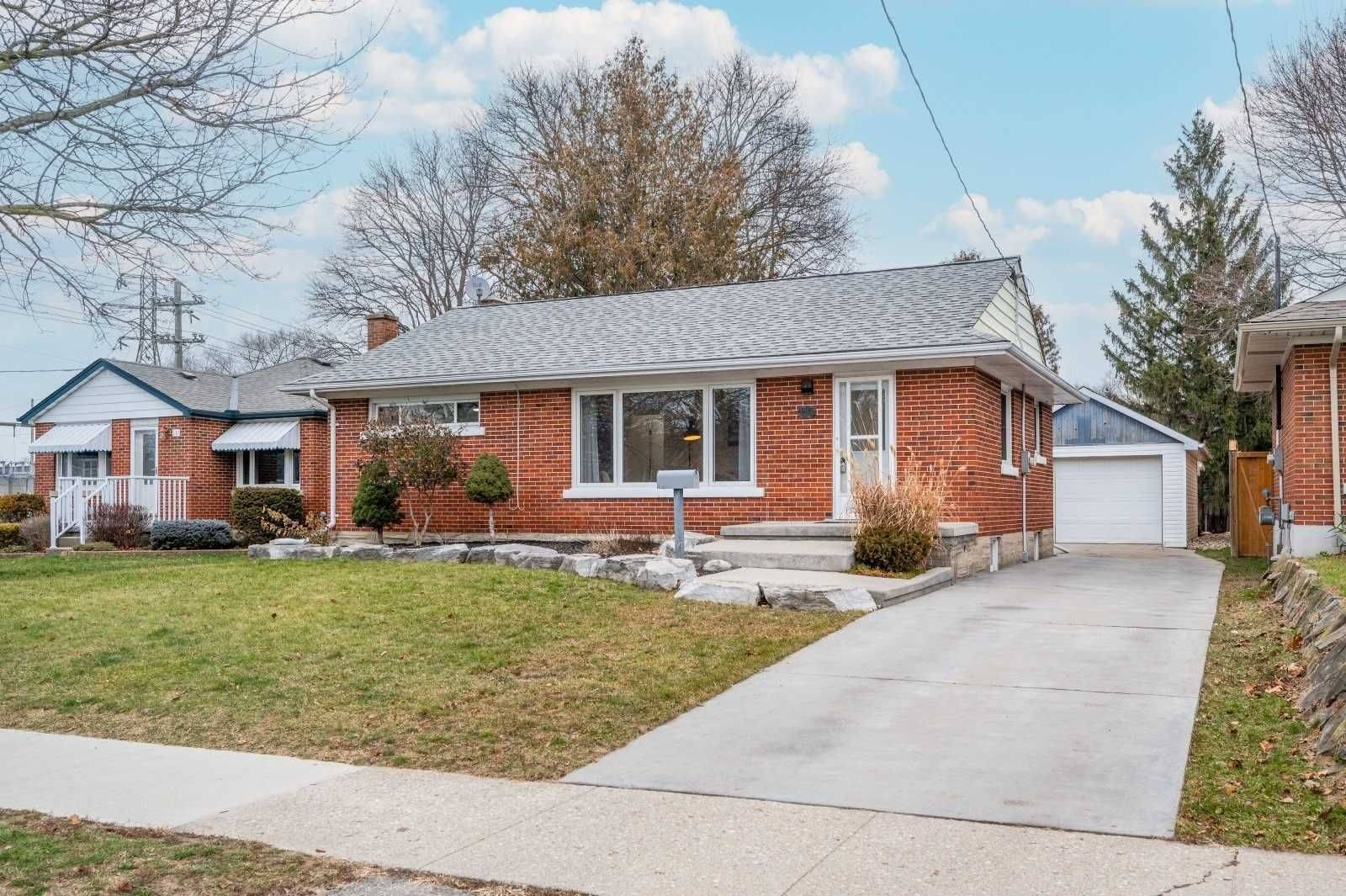 Kitchener, ON N2M 1J5,151 Patricia AVE