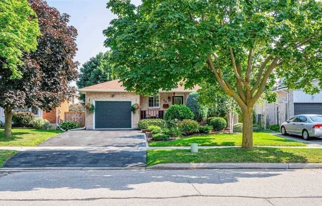 Kitchener, ON N2E 2M1,88 Tuerr DR