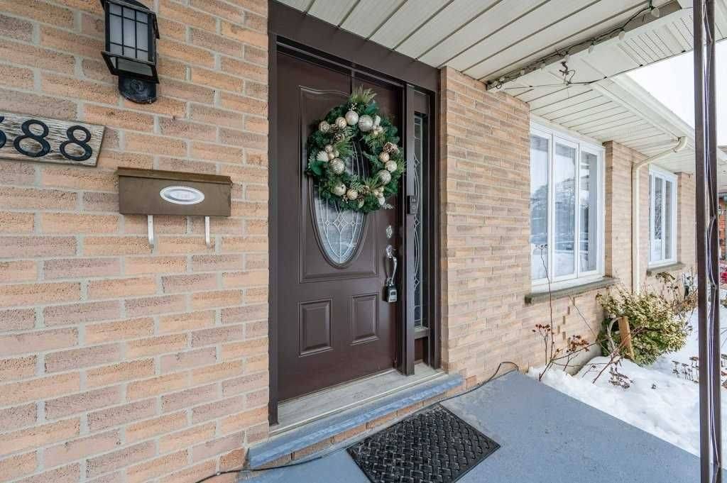 Kitchener, ON N2E 1T8,588 Strasburg RD