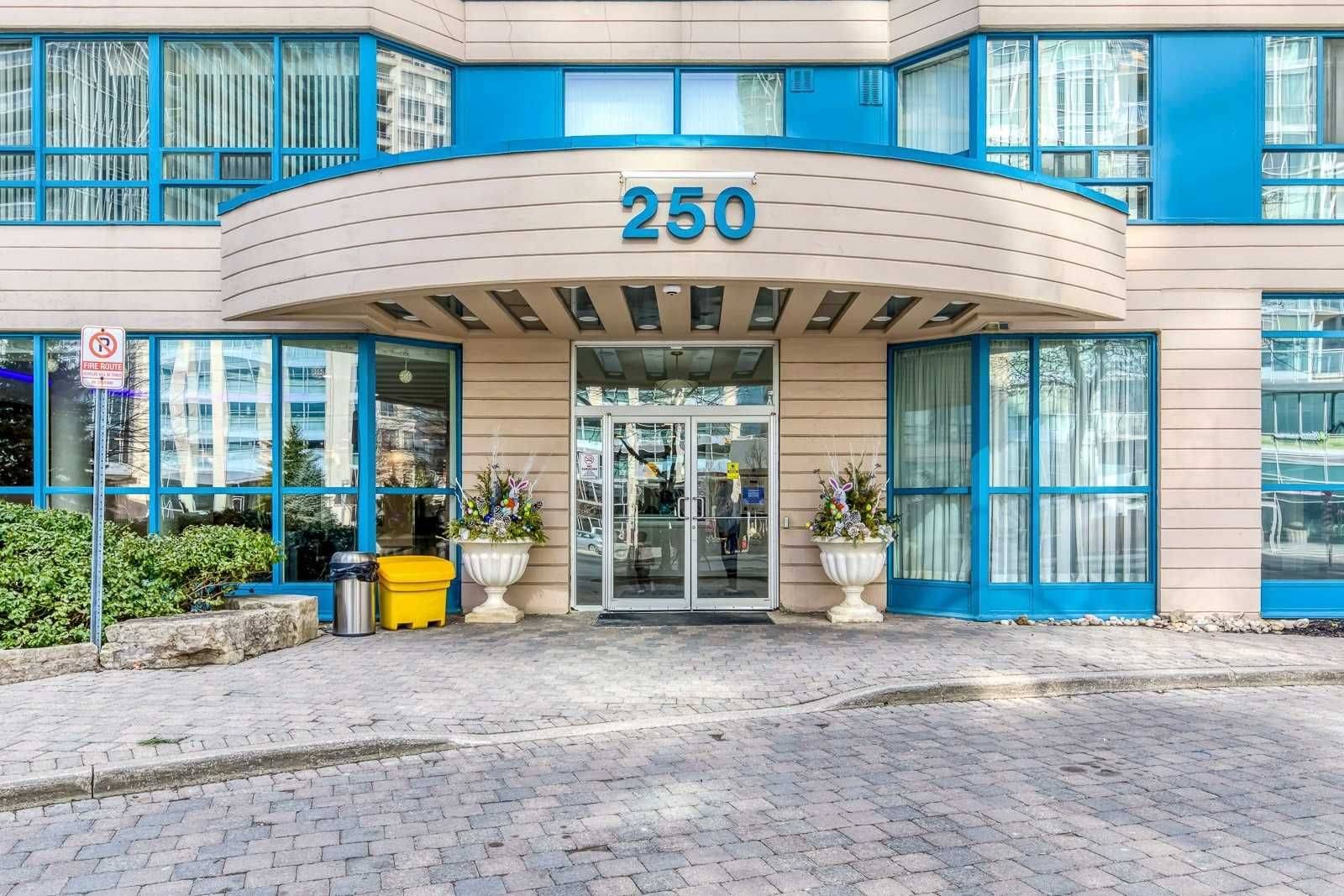 Mississauga, ON L5B 3Z4,250 Webb DR #220