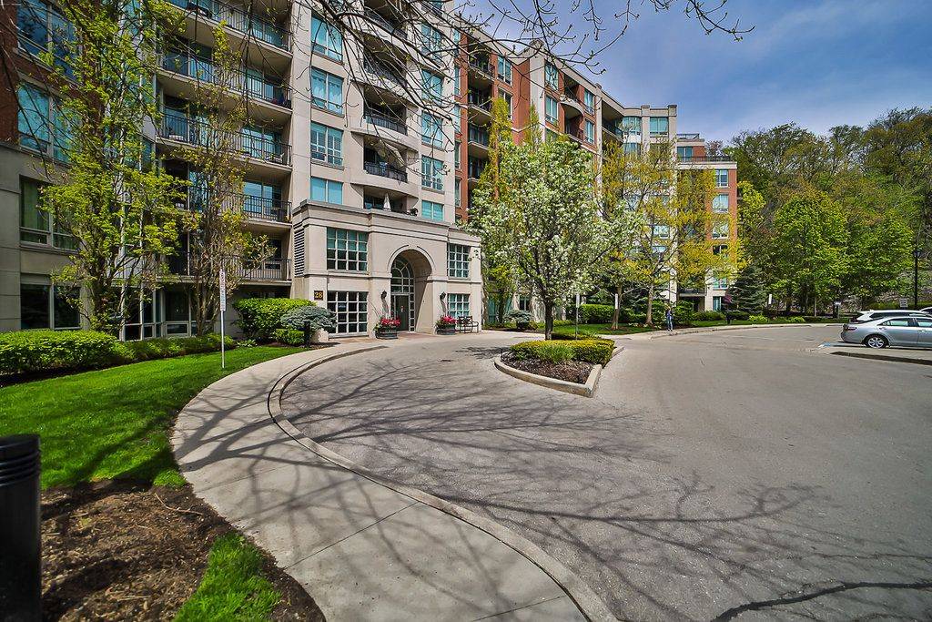 Toronto C12, ON M2P 2A1,28 William Carson CRES #PH #916