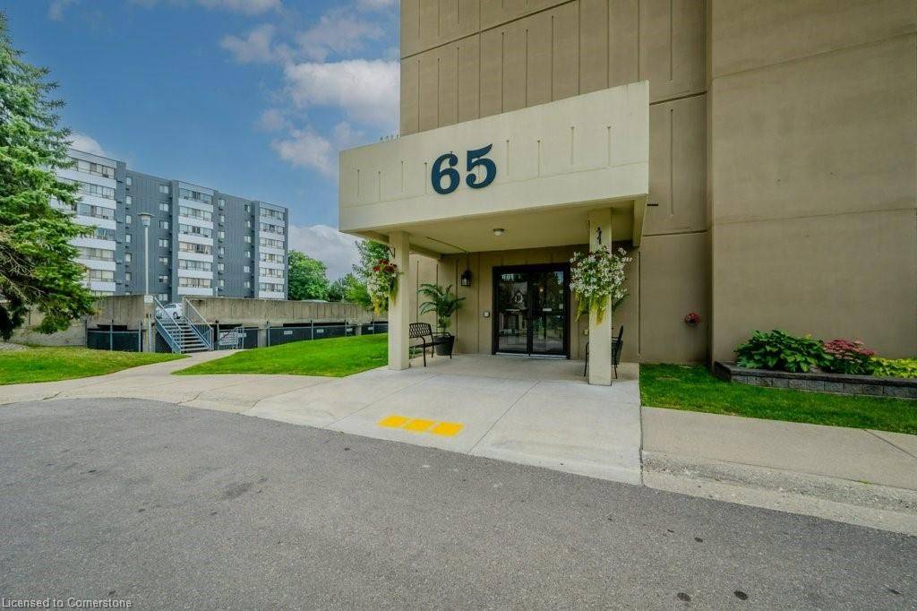 Kitchener, ON N2M 5M8,65 Highland CRES #801