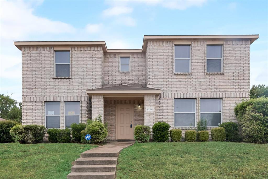 Desoto, TX 75115,1209 Beeblossom Drive