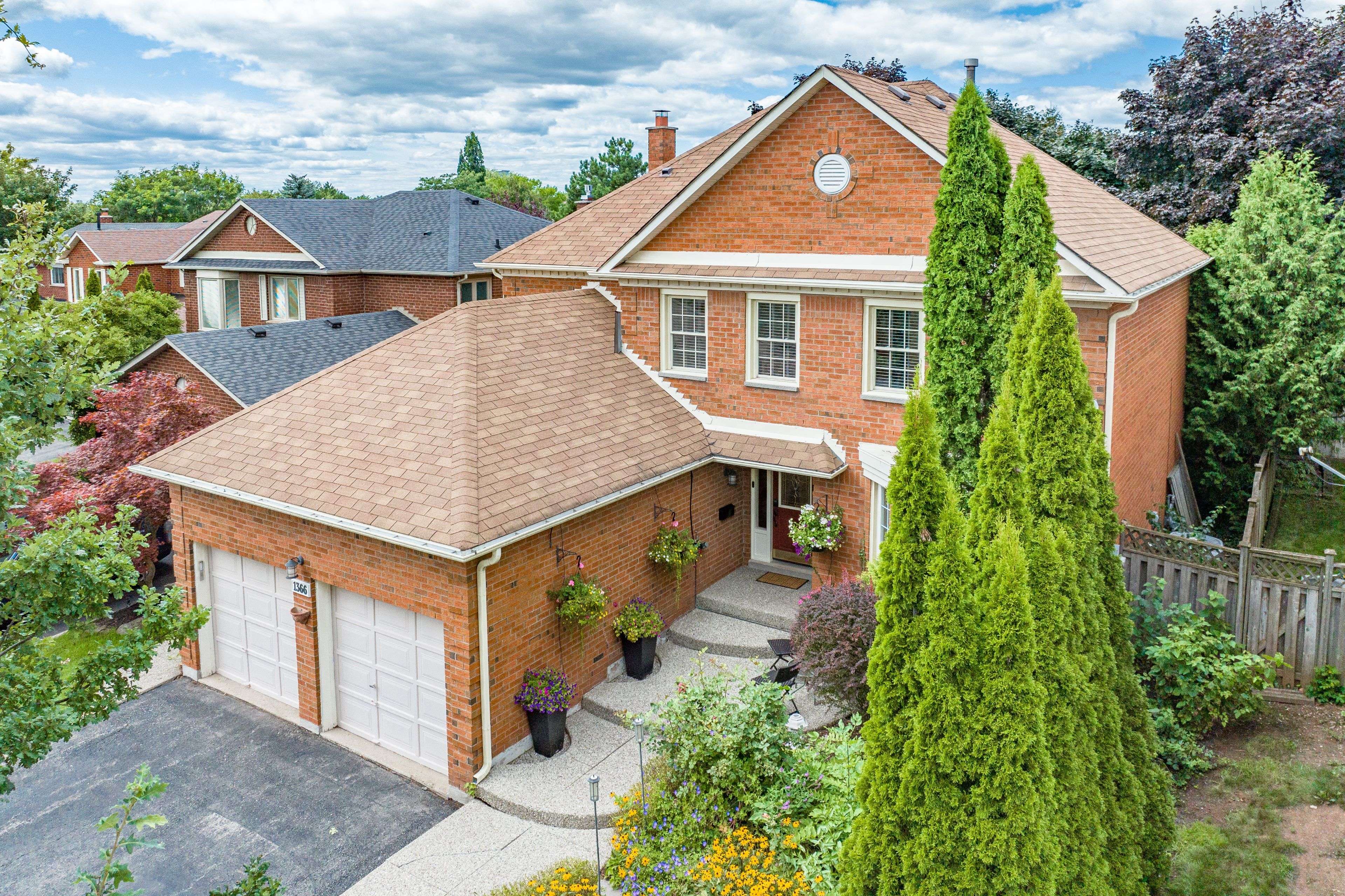 1366 Creekside DR, Oakville, ON L6H 4Z3