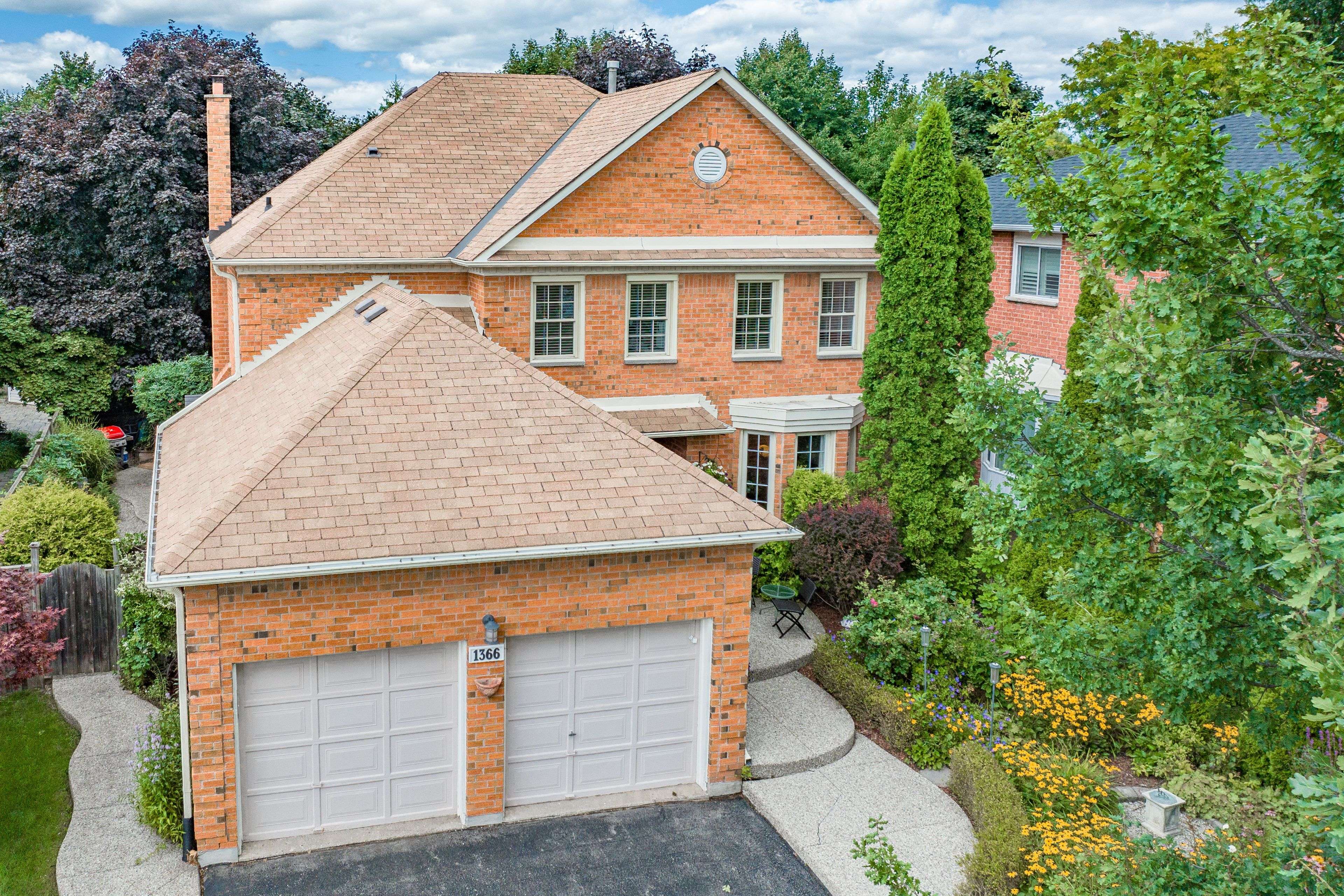 1366 Creekside DR, Oakville, ON L6H 4Z3