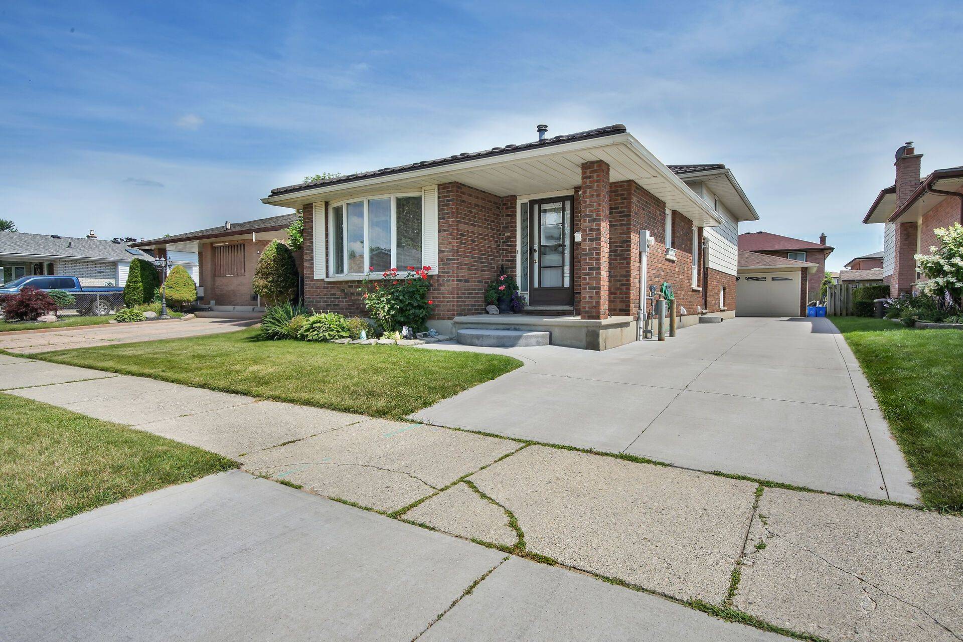 London, ON N5W 5T8,56 Classic CRES