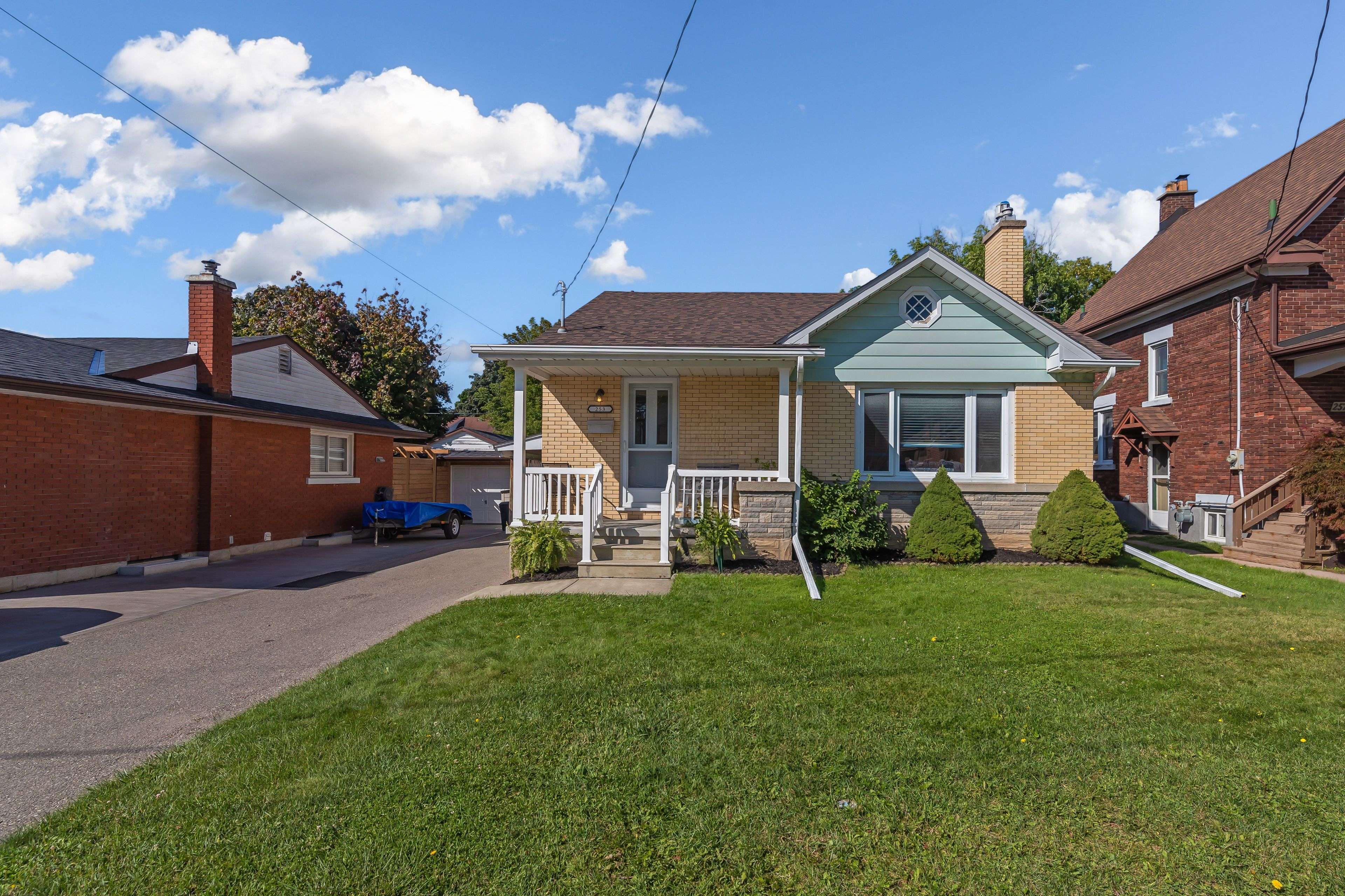 Kitchener, ON N2H 4E3,253 Ahrens ST W