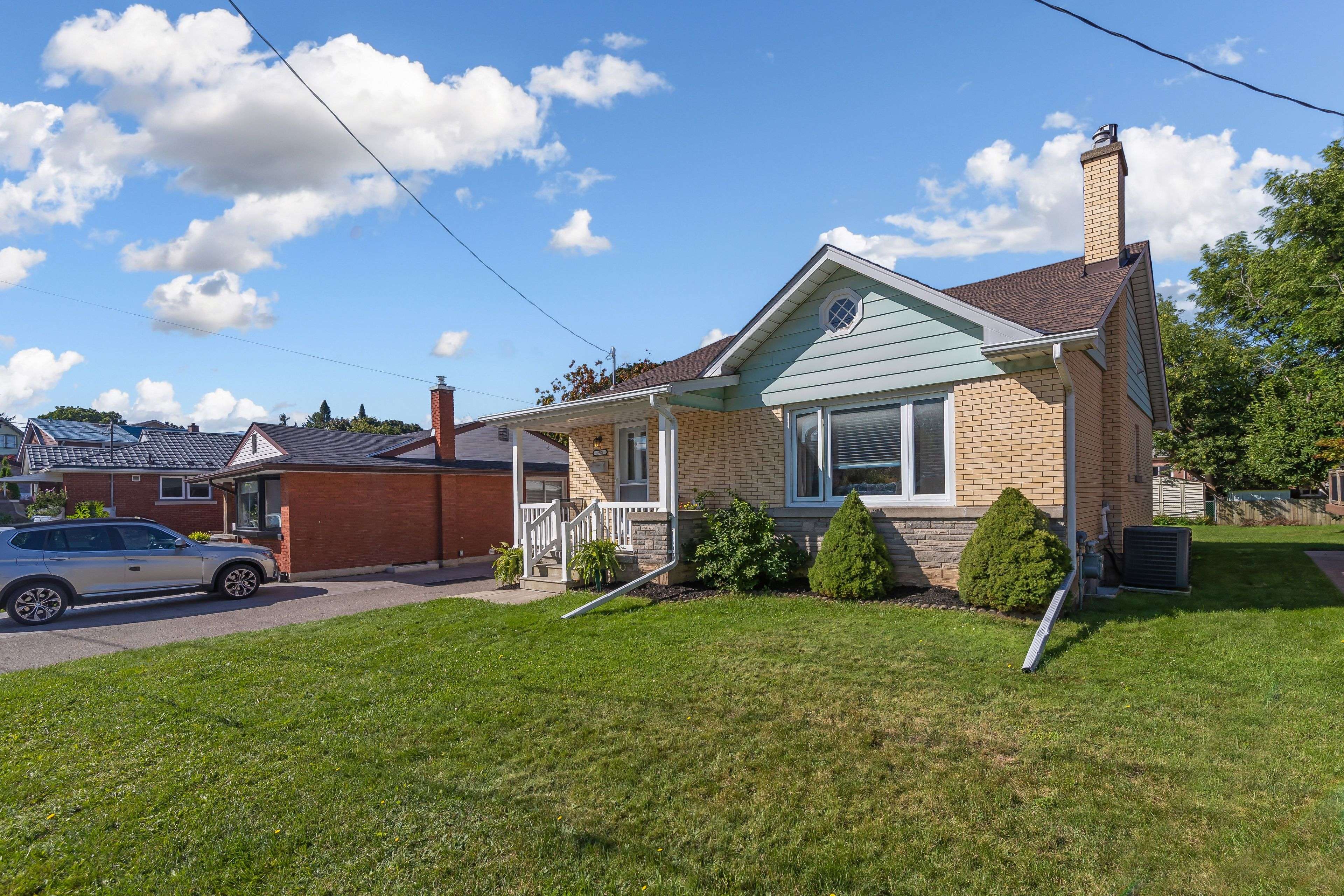 Kitchener, ON N2H 4E3,253 Ahrens ST W