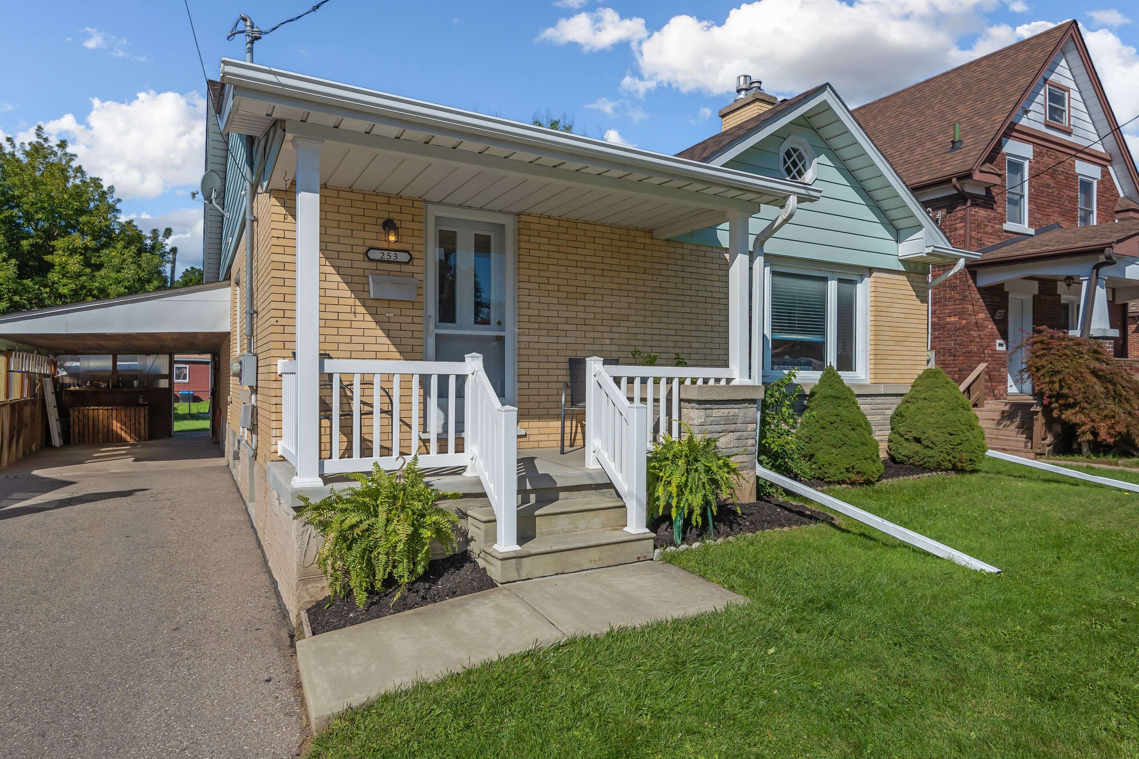 Kitchener, ON N2H 4E3,253 Ahrens ST W