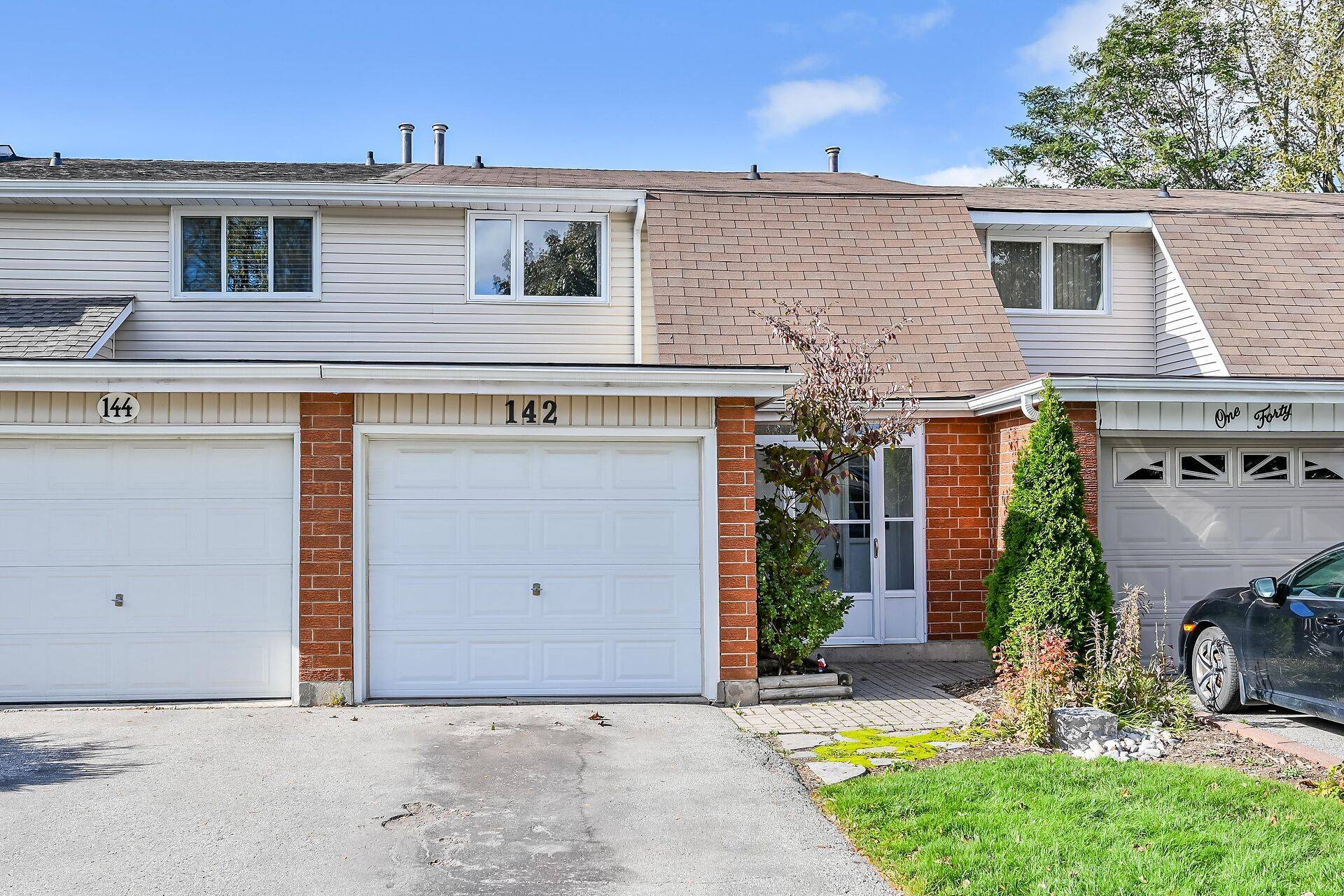 Hamilton, ON L8K 6C3,142 St Andrews DR