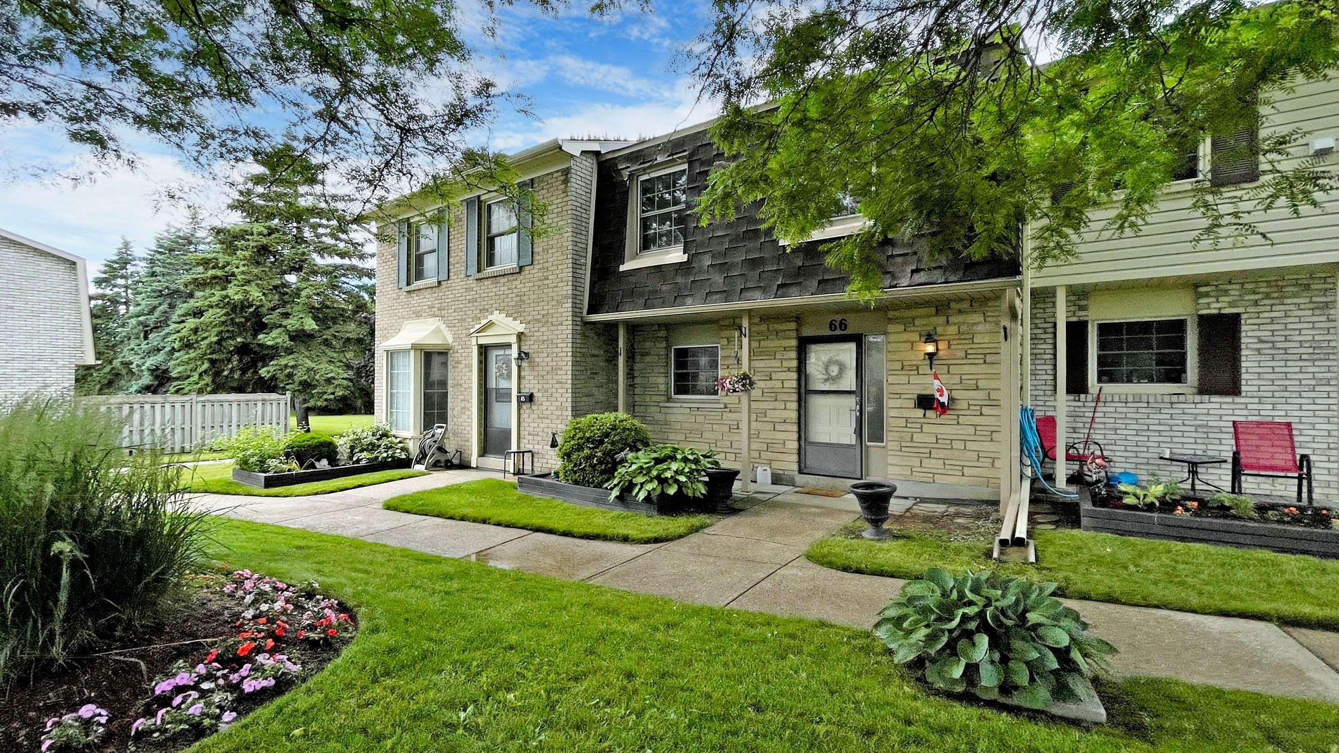 Pickering, ON L1W 3B7,580 Eyer DR #66