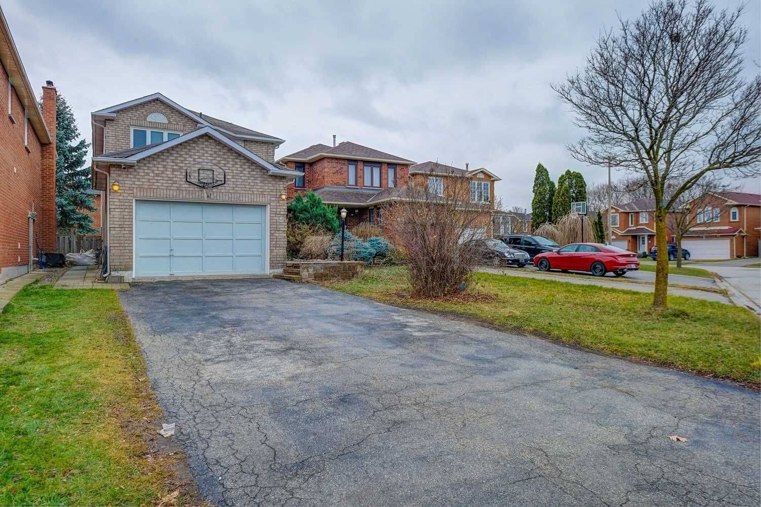 Richmond Hill, ON L4C 9V2,7 Forestside CT S