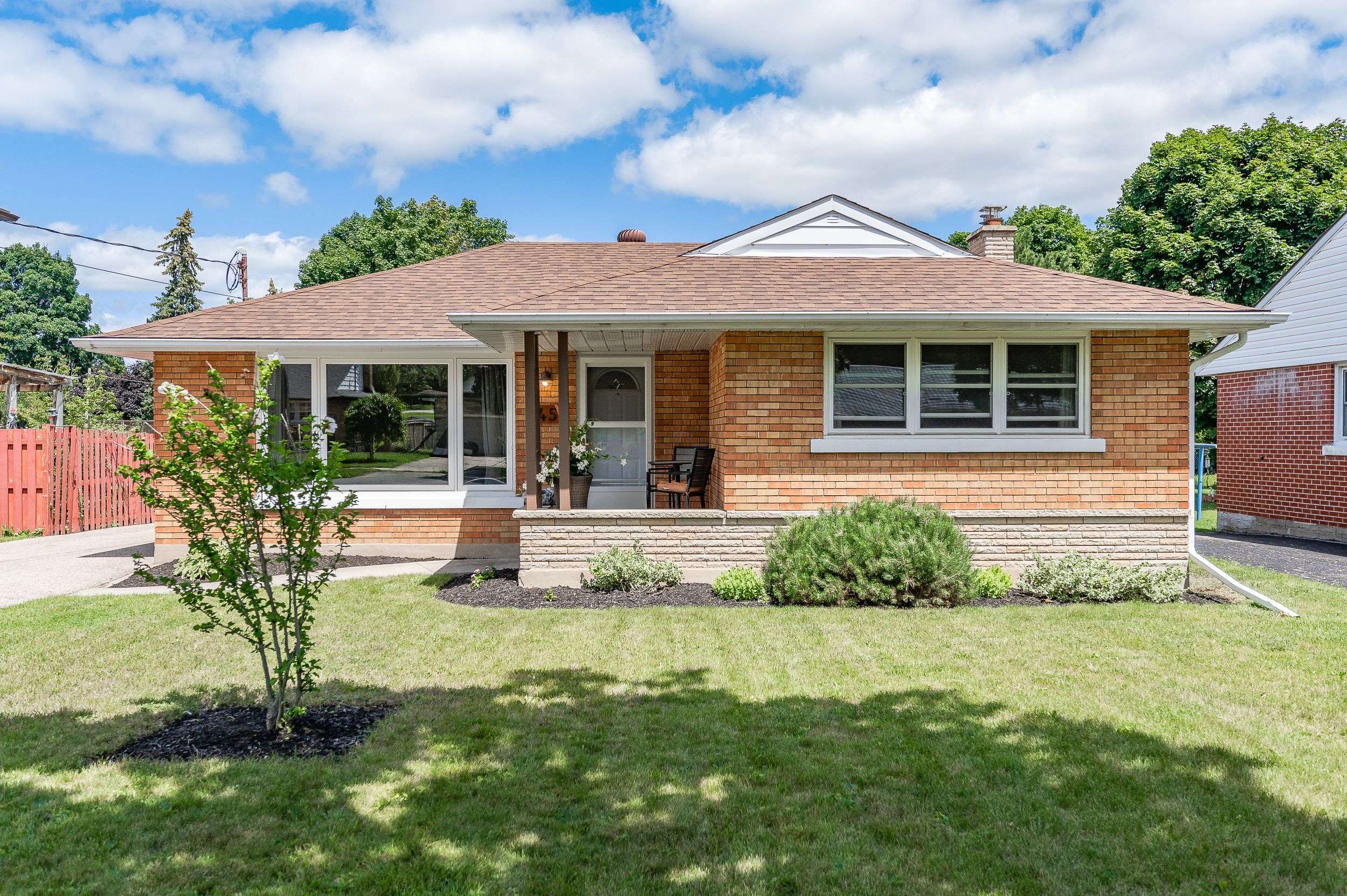 Kitchener, ON N2M 1R2,45 Admiral RD