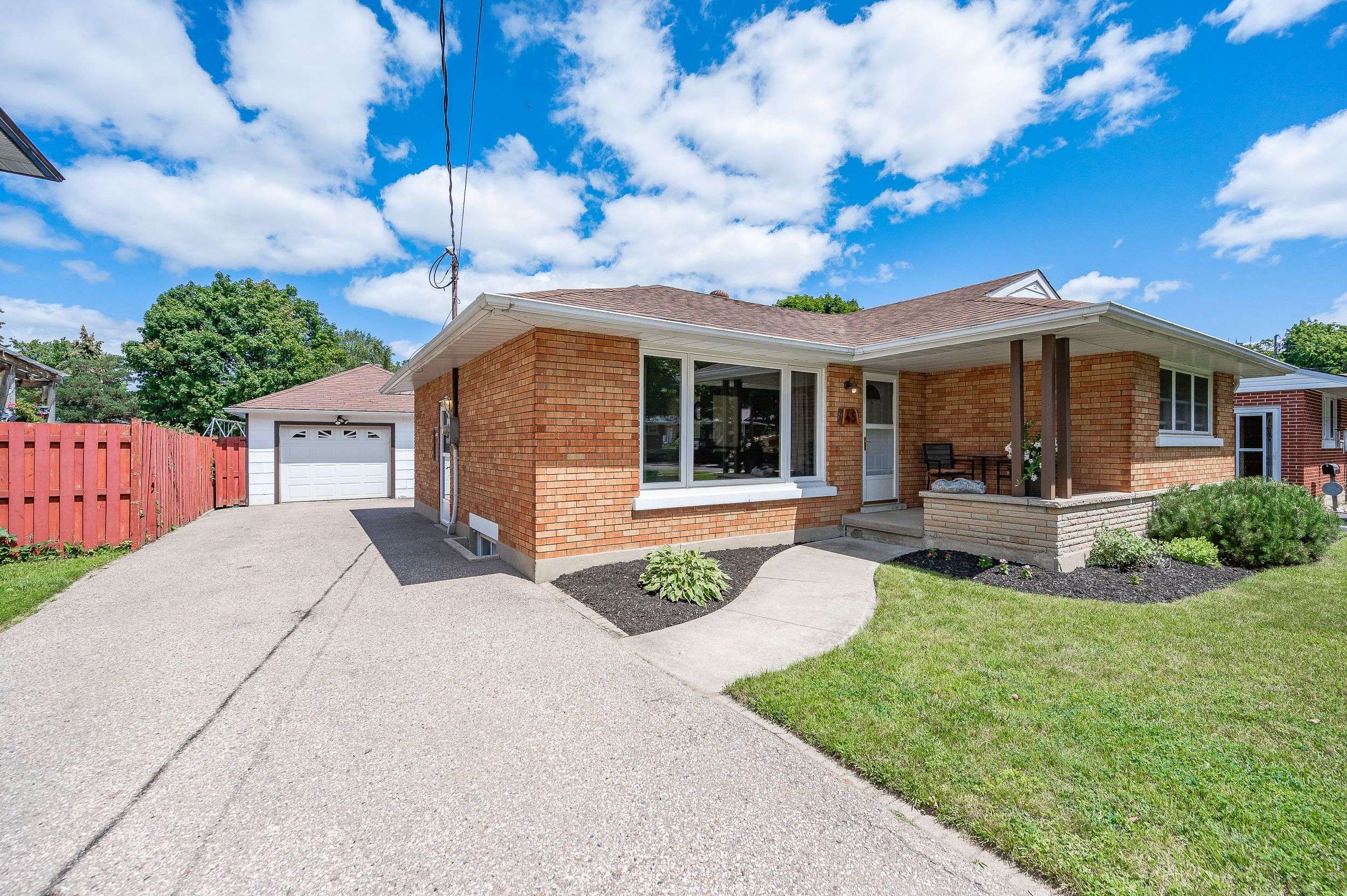 Kitchener, ON N2M 1R2,45 Admiral RD