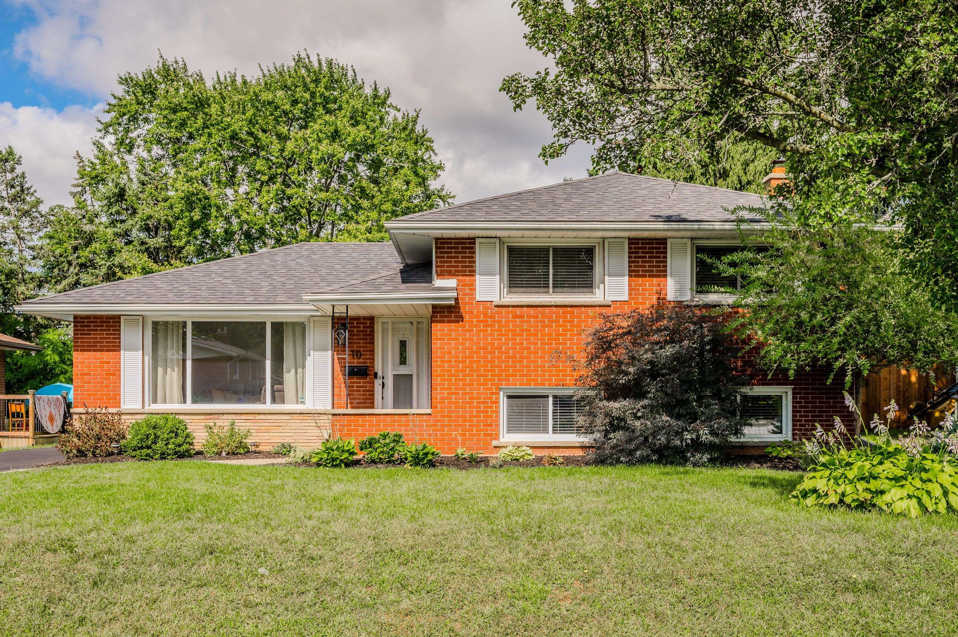 Kitchener, ON N2B 2J9,10 Linton PL