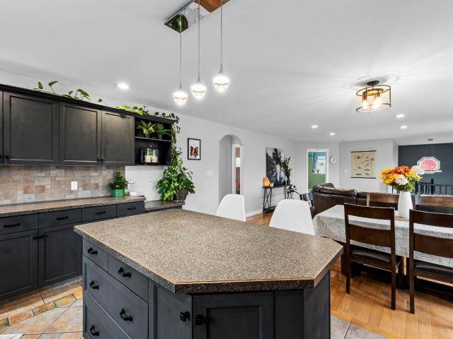 Kamloops, BC V2B 8P1,917 RAVEN DRIVE