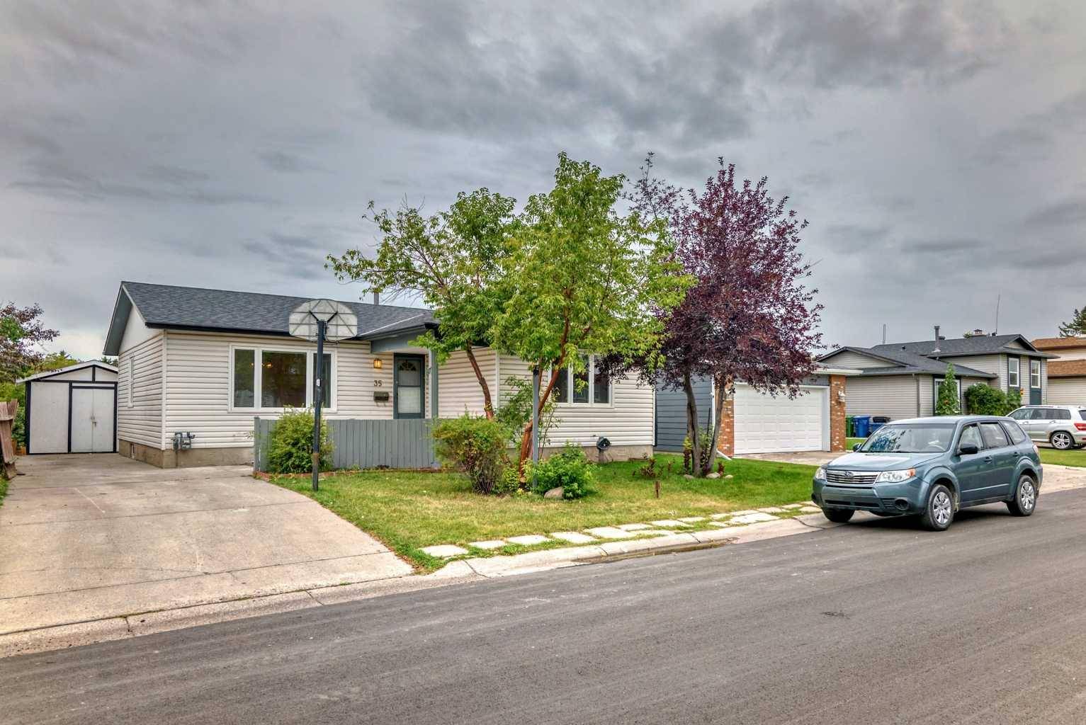 Calgary, AB T1Y 5R2,35 Whitefield CRES NE