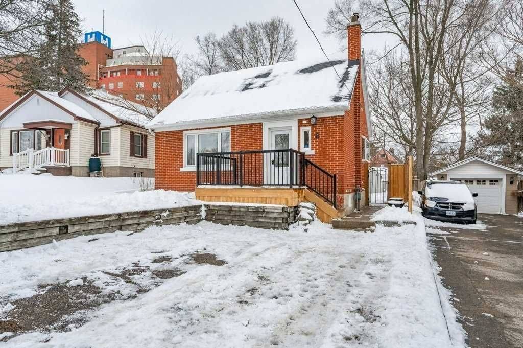 Kitchener, ON N2M 4B1,8 Barclay AVE