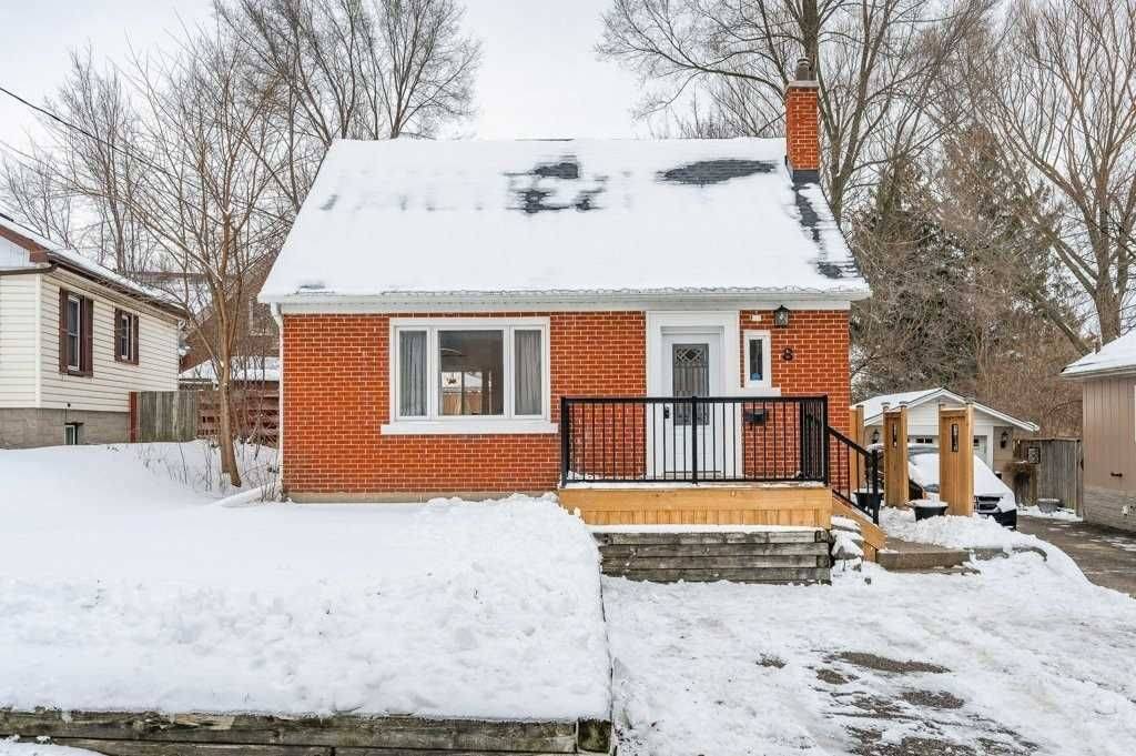 Kitchener, ON N2M 4B1,8 Barclay AVE