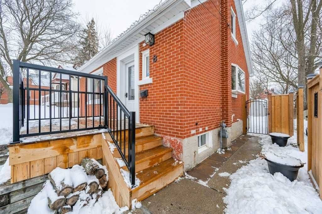 Kitchener, ON N2M 4B1,8 Barclay AVE