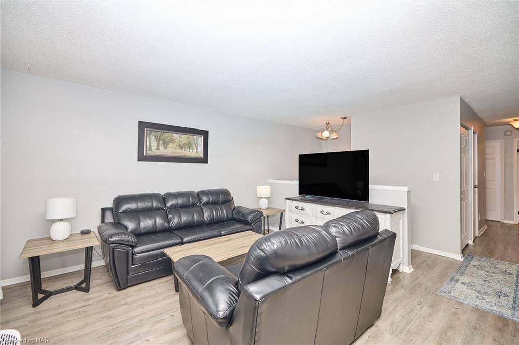 Welland, ON L3C 6B4,60 NEWLEAF CRES