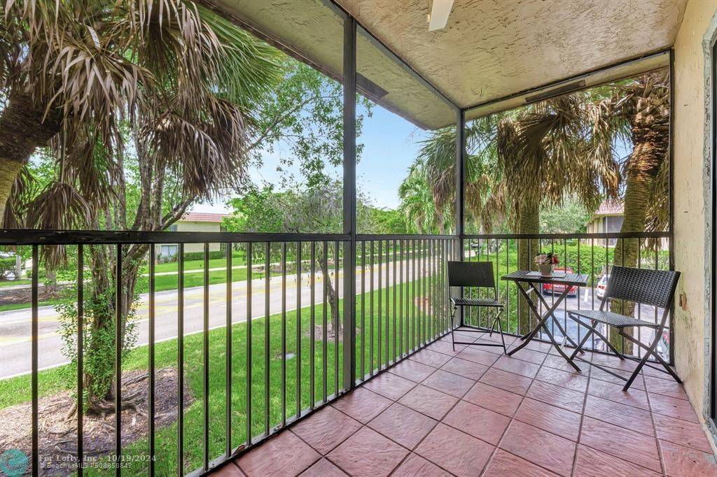 Weston, FL 33326,334 Lakeview Dr  #204