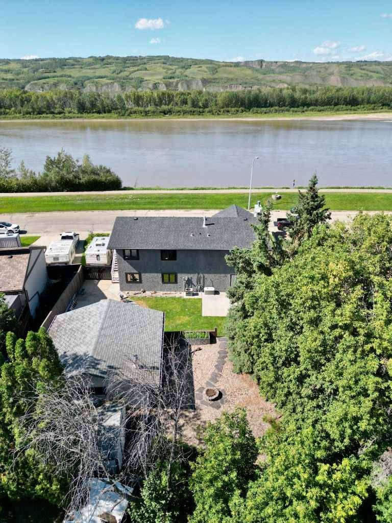 Peace River, AB T8S 1E3,7209 96 ST