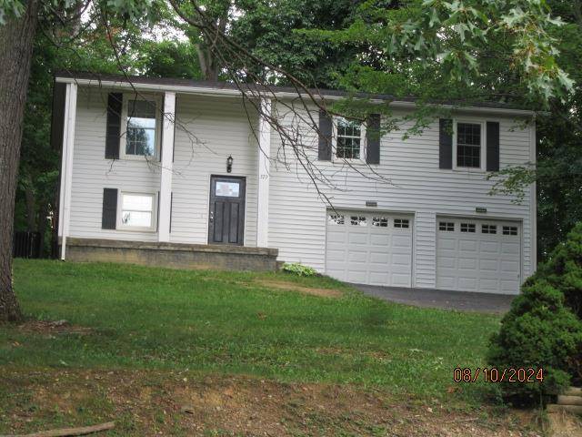 Bluefield, VA 24605,377 Oak Grove Way