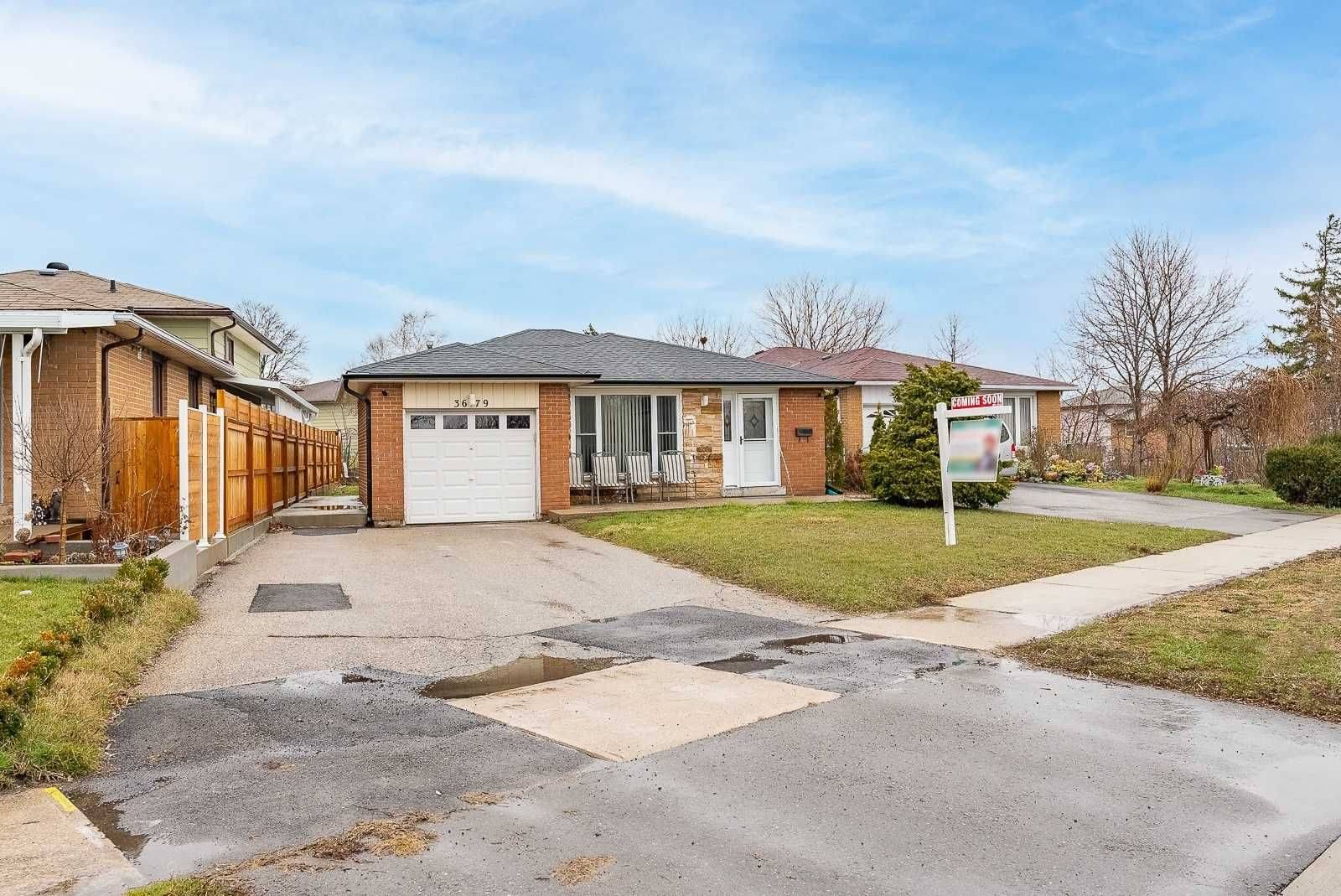 Mississauga, ON L4T 3E4,3679 Brandon Gate DR