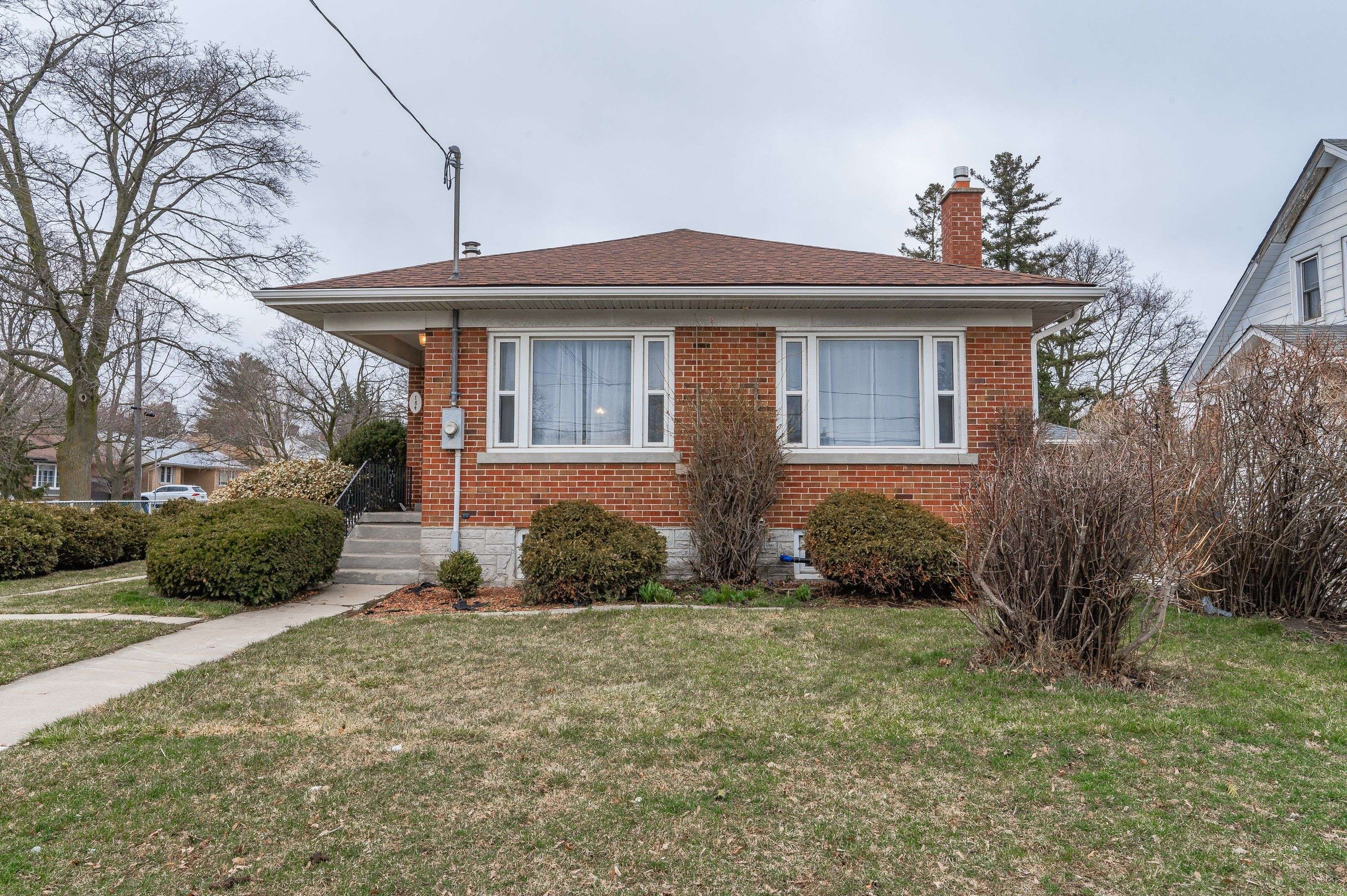 Waterloo, ON N2H 3L1,184 Ottawa ST N