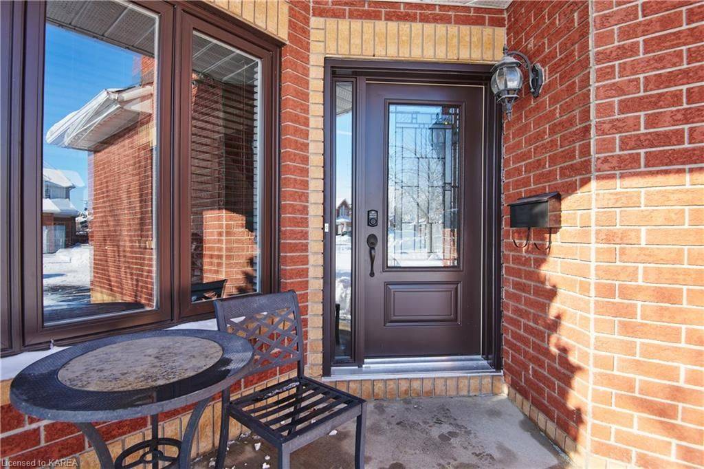 Barrhaven, ON K2J 4L2,30 AVONHURST AVE