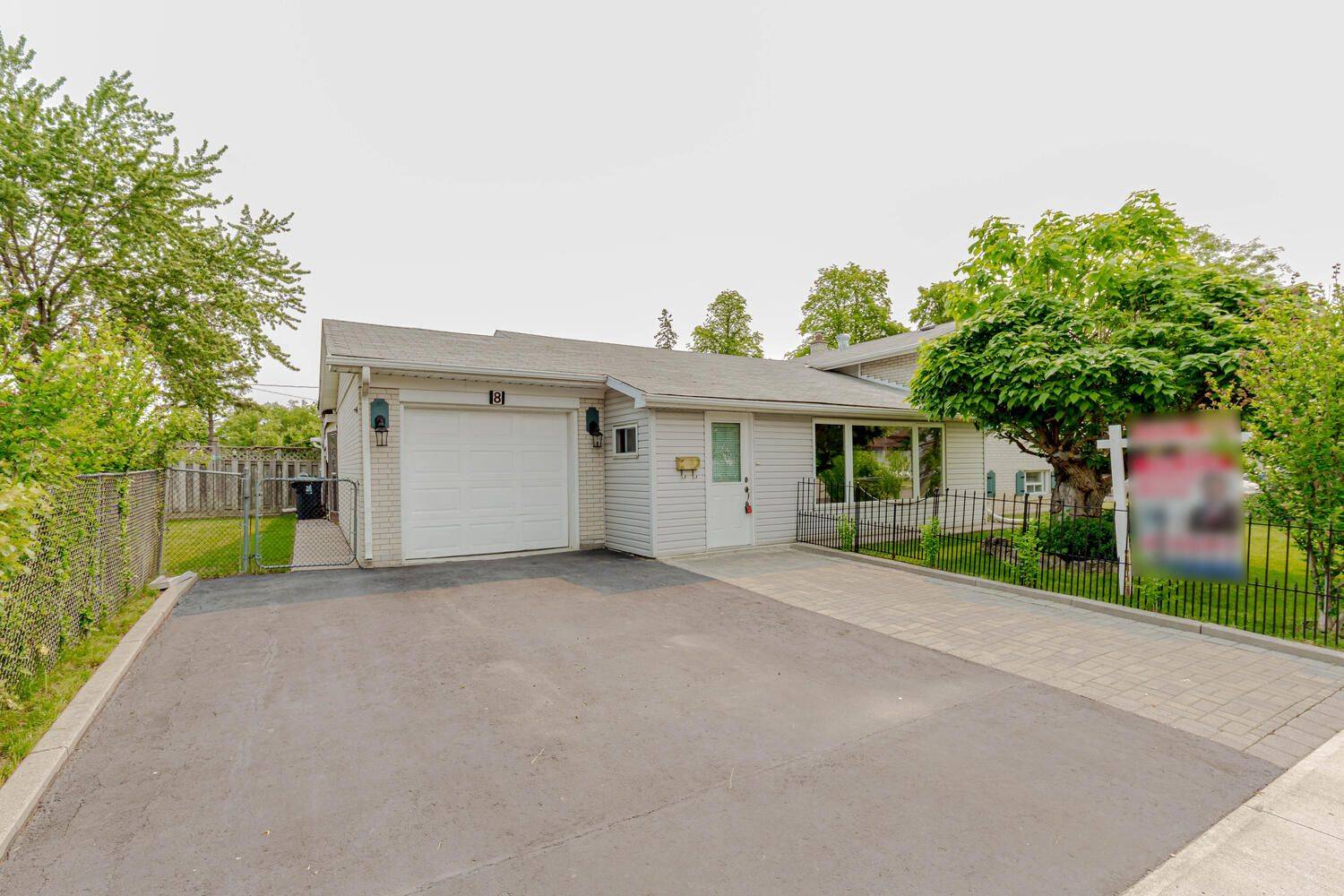 Toronto W10, ON M9V 3P6,8 Murchison CRES