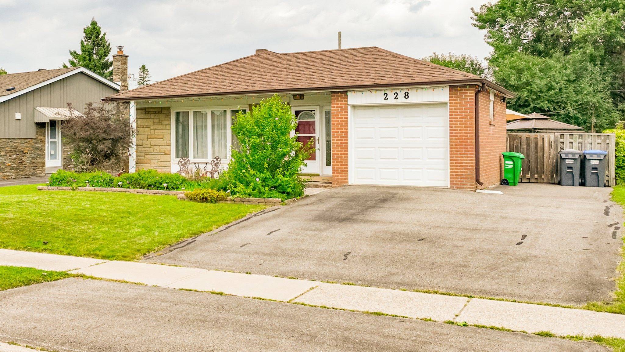 Brampton, ON L6T 1J4,228 Avondale BLVD