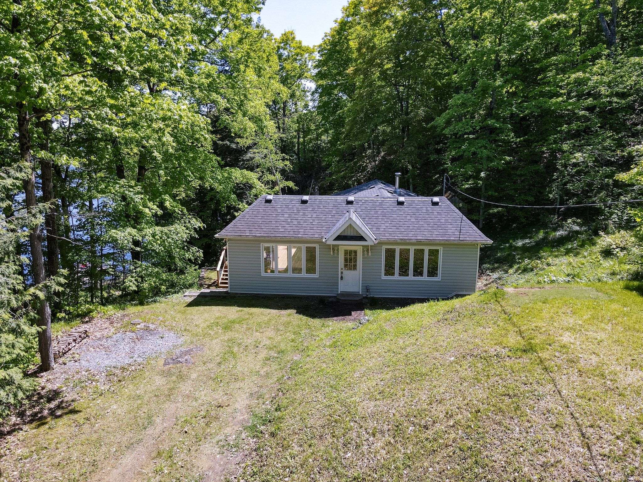 Central Frontenac, ON K0H 2P0,1073 Timber LN