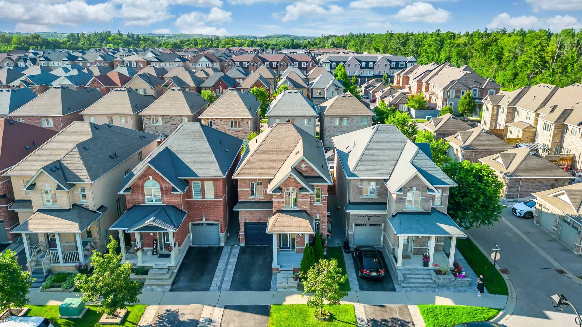 Pickering, ON L1X 0B5,1532 Elmsley DR