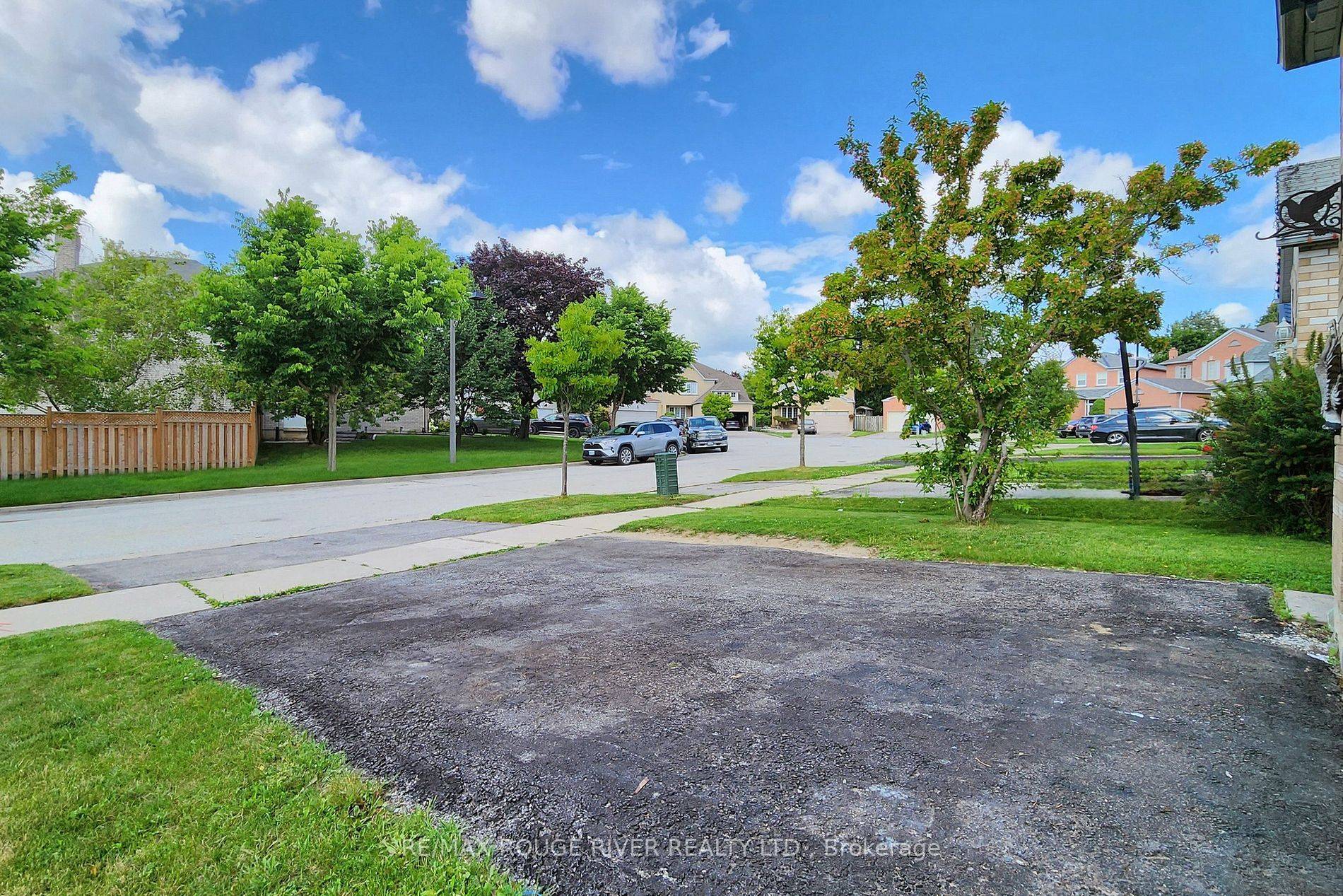 Pickering, ON L1W 3W5,685 Layton CT
