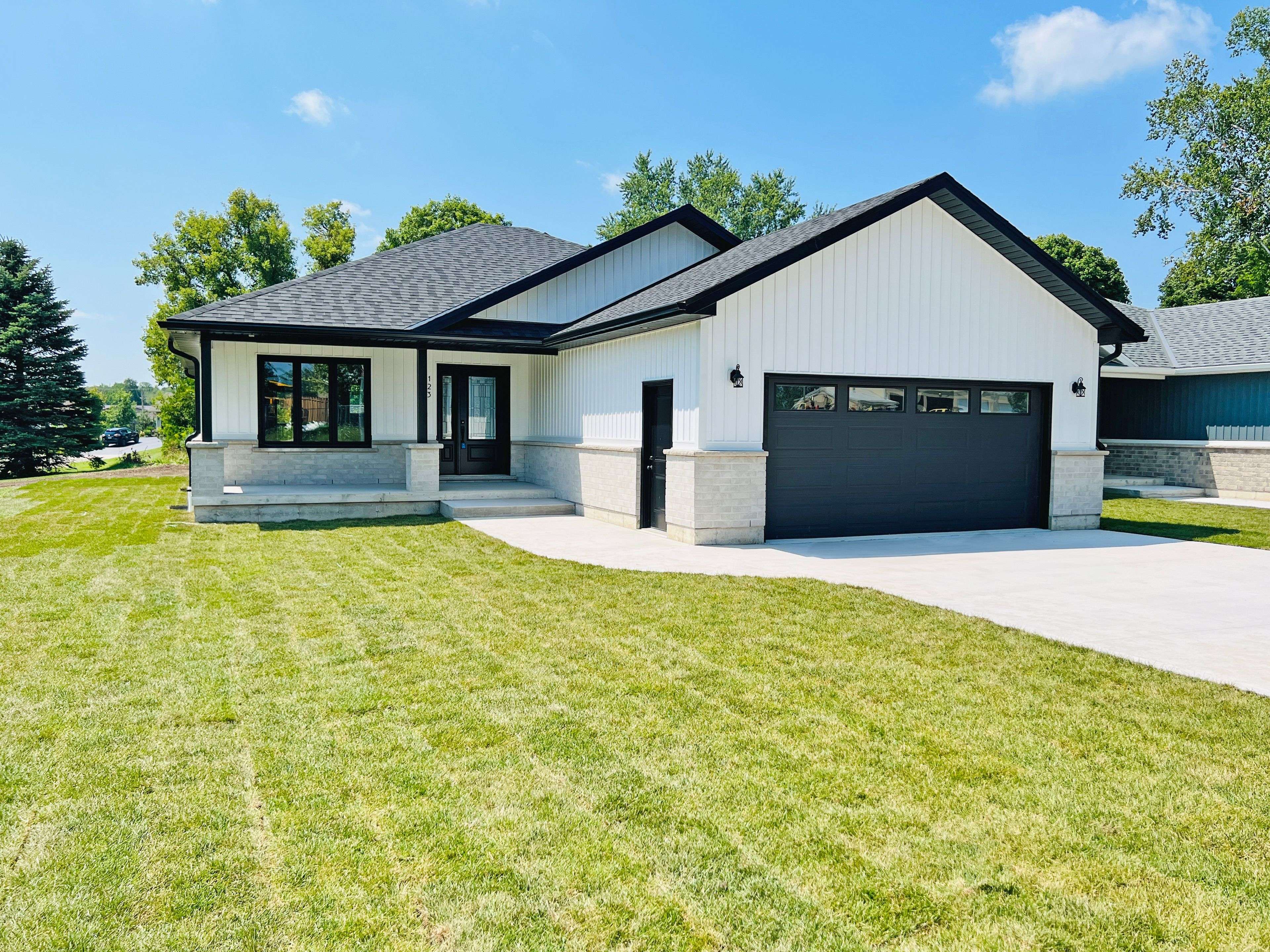 Minto, ON N0G 1Z0,123 Elora ST N