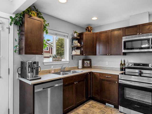 Kamloops, BC V2B 0A9,14 930 STAGECOACH DRIVE