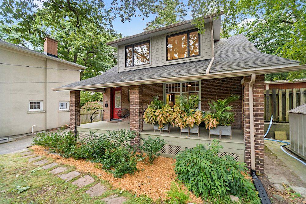 Toronto E06, ON M1N 2T4,40 Fallingbrook RD