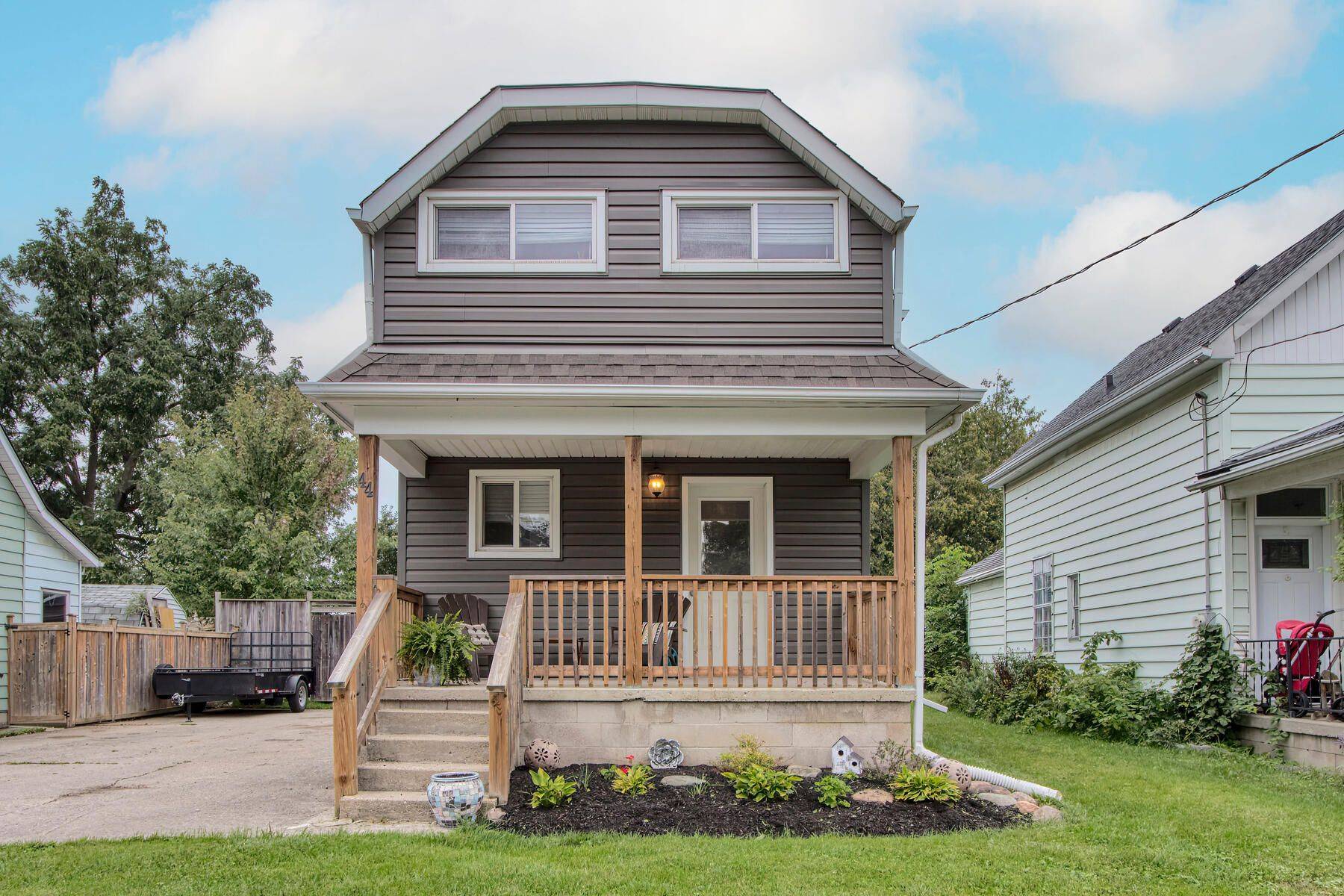 Stratford, ON N5A 3X2,44 Brant ST
