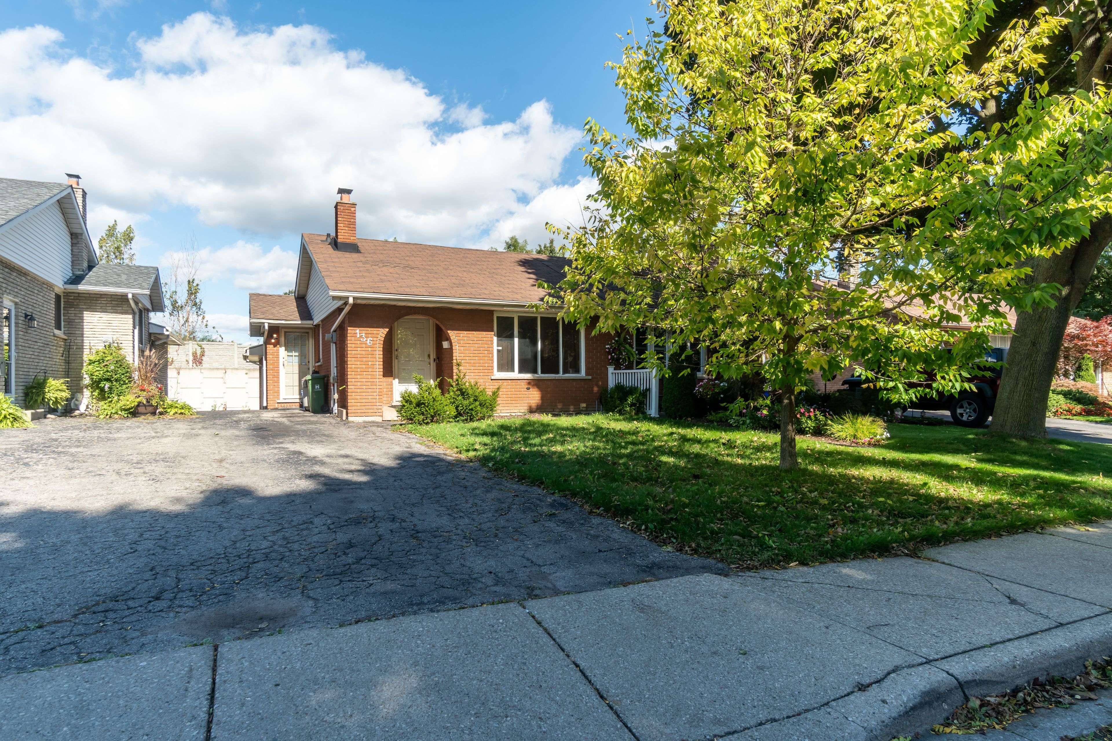 Hamilton, ON L9C 6S5,136 Guildwood DR