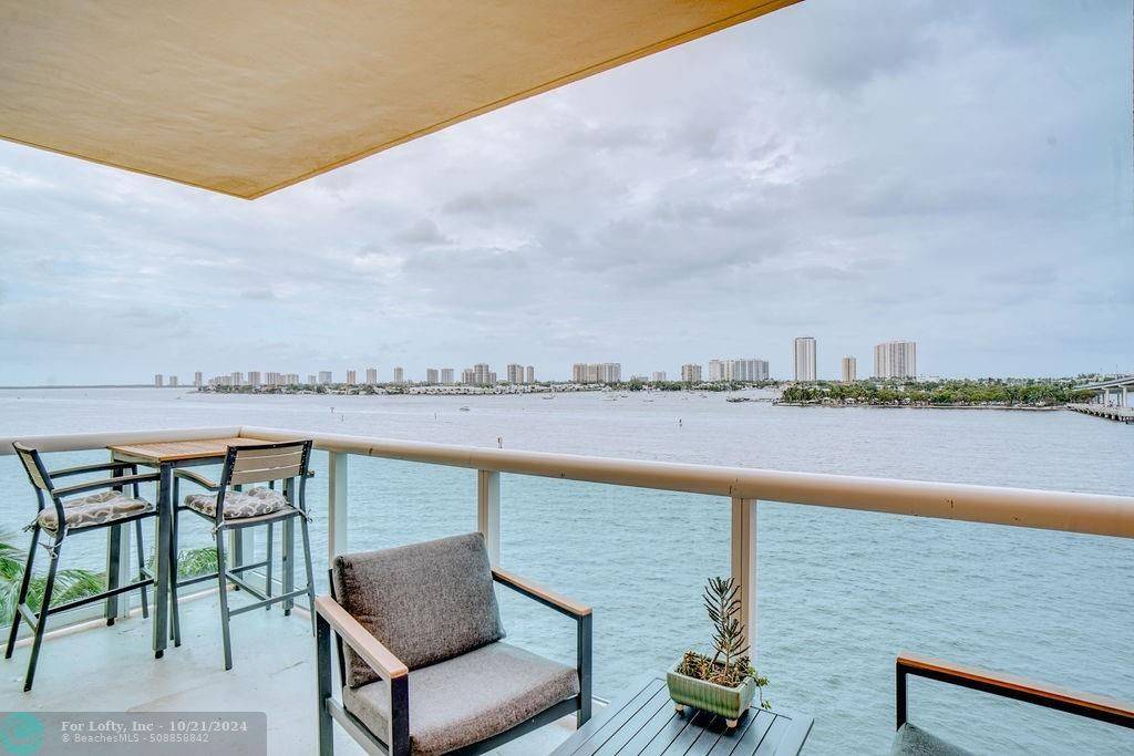 Riviera Beach, FL 33404,2640 Lake Shore Dr  #614