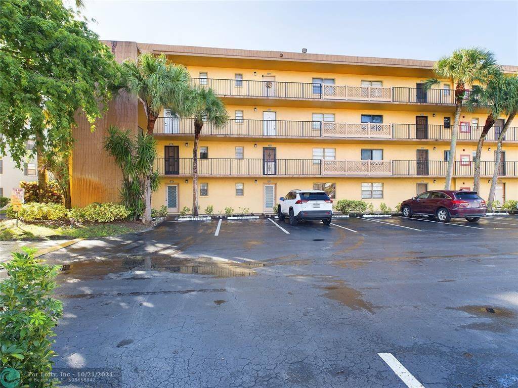 Boca Raton, FL 33428,9370 SW 8th St  #301